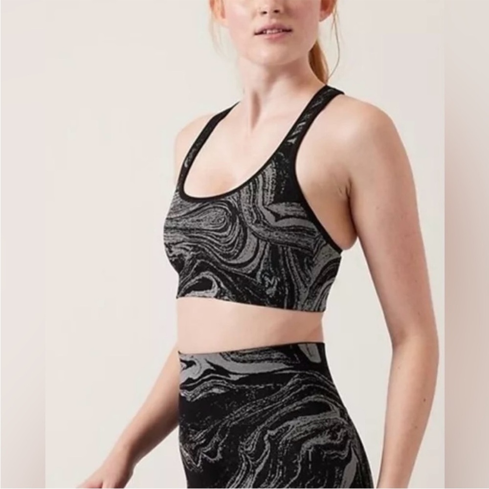 NWOT ATHLETA Aurora Shine ✨SILVER SHINE✨ Sports Bra Size S